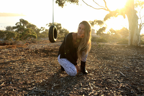 Black and White Lace Print Legging